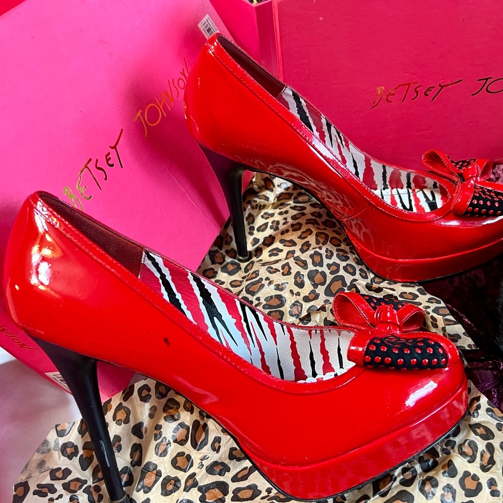 Betsey Johnson SEXY Red Patent Leather Stilettos Platforms, Size 9M, really HOT!